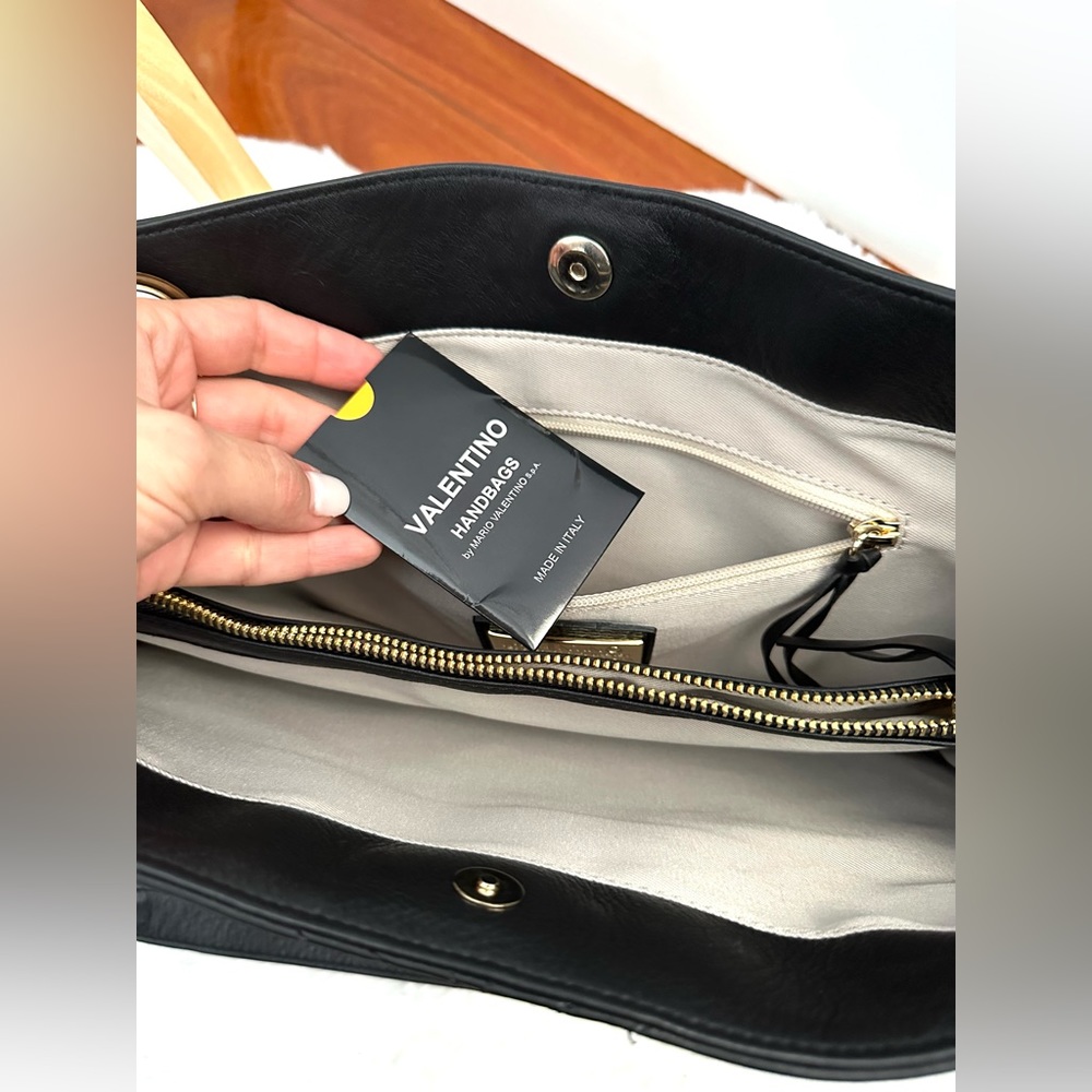 🖤NWT VALENTINO Luisa Magnus Signature LEATHER BLACK PURSE w GOLD CHAIN🖤 - Picture 15 of 16